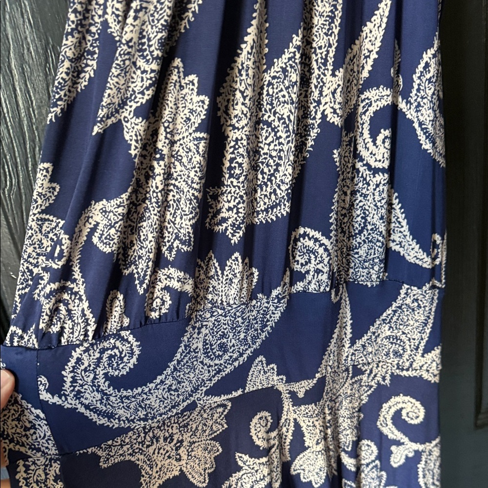 Veronica M Navy and White Paisley Maxi dress - Picture 6 of 6